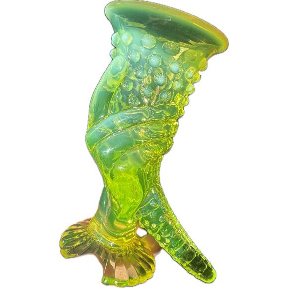 Fenton topaz opalescent Victorian woman hand holding cornucopia - Picture 4 of 4